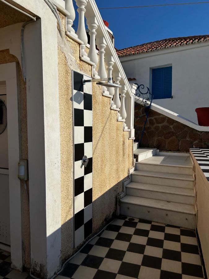 Summer Dream Poros Town Bagian luar foto