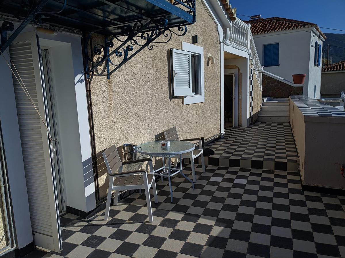 Summer Dream Poros Town Bagian luar foto