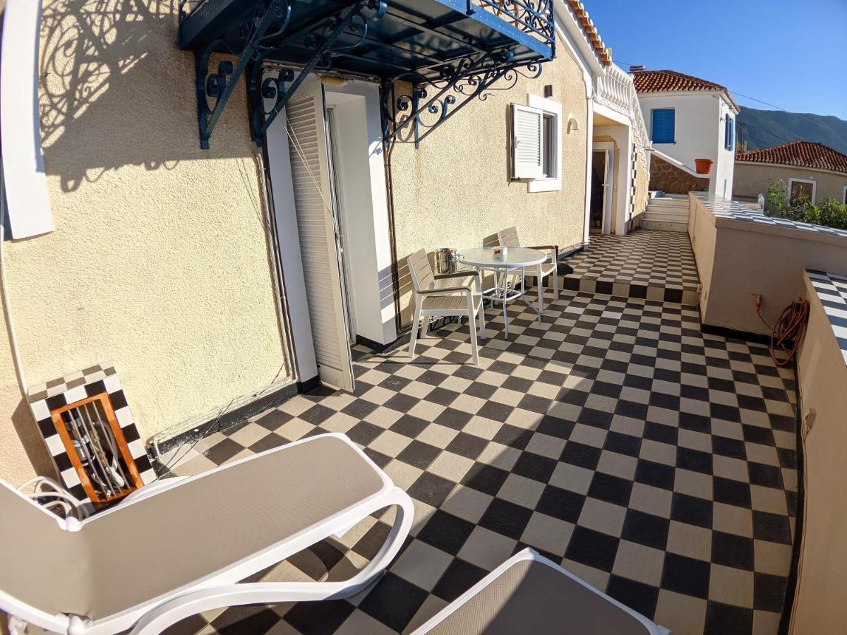 Summer Dream Poros Town Bagian luar foto
