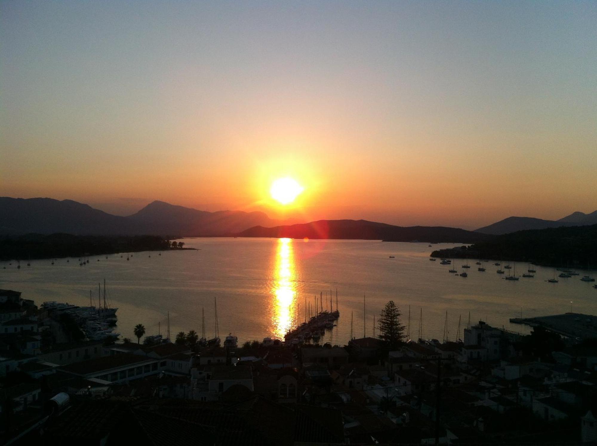 Summer Dream Poros Town Bagian luar foto