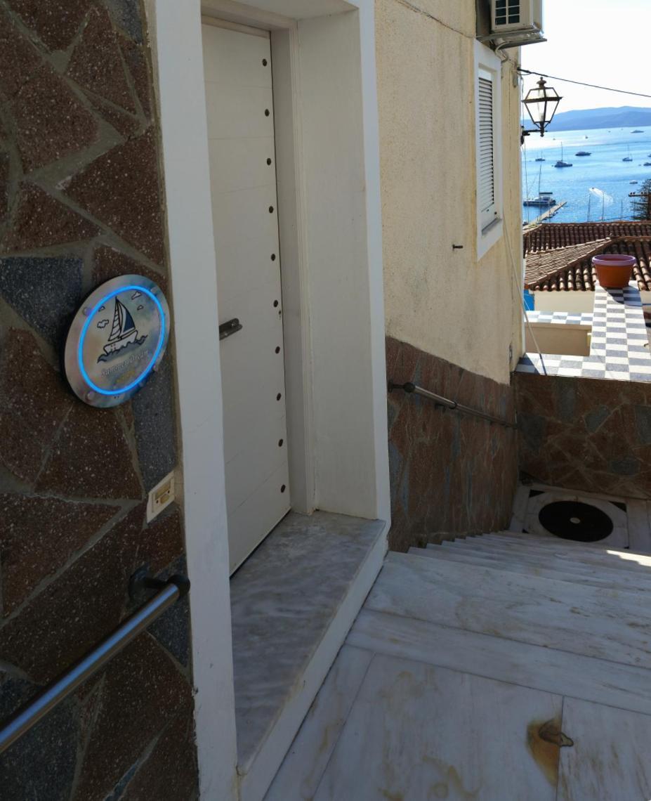 Summer Dream Poros Town Bagian luar foto
